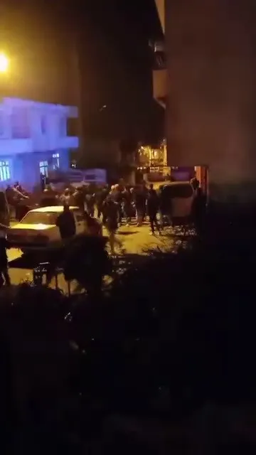 Aileler arasında savaşı andıran kavgada evler ateşe verildi
