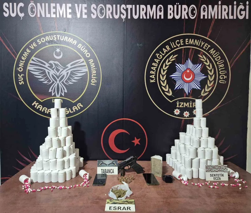 Uyuşturucu taciri sevgililer binlerce hapla yakalandı
