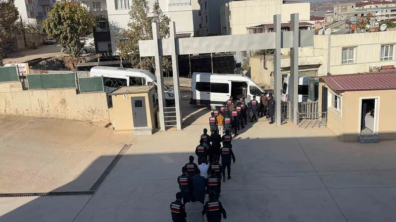 Kahramanmaraş ve Gaziantep’te tefeci operasyonu: 17 tutuklama
