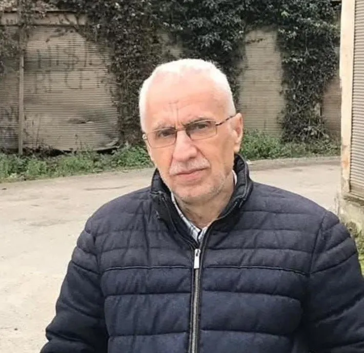 Mezar yeri bakmaya giderken dereye uçan araçta hayatlarını kaybettiler
