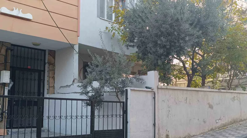 Manisa’da boşaltılan iki binanın sakinleri evlerine geri döndü
