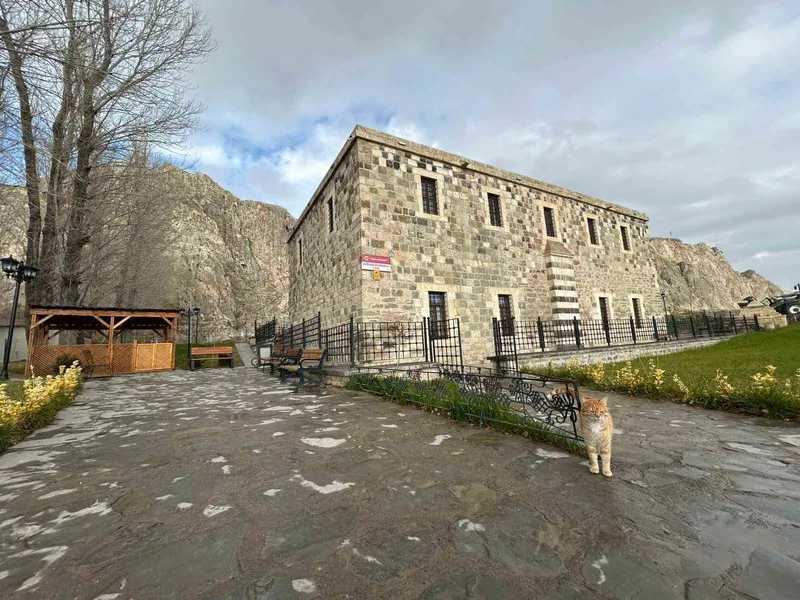 Asırların izini taşıyan Horhor Medresesi Camii, çevre düzenlemesiyle yeniden nefes aldı
