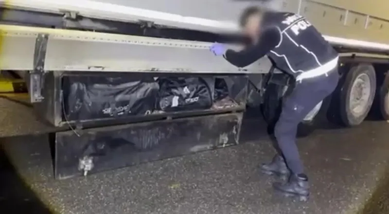 Batman’da ’şehit Alper Albayrak’ operasyonu: 35 kilo skunk, 2 kilo esrar ele geçirildi
