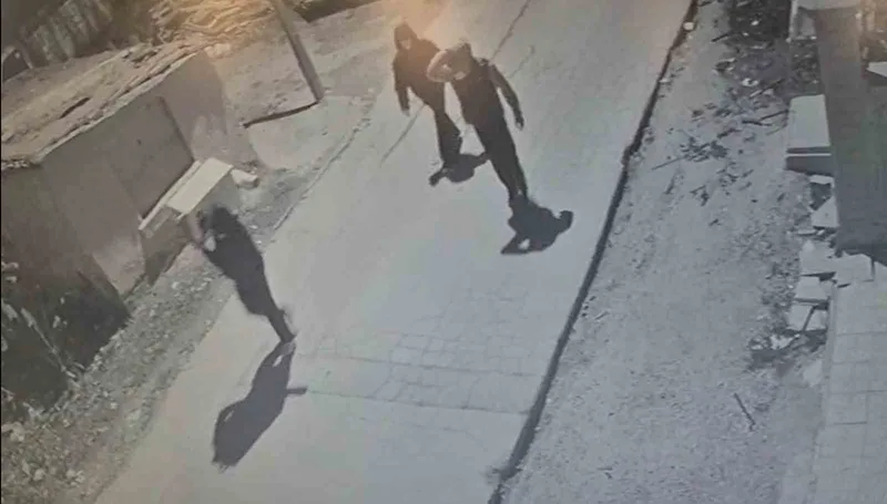 Kombi çalan 5 şüpheliden 4’ü tutuklandı
