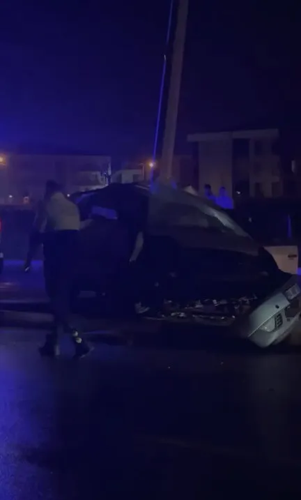 23 yaşındaki genç aydınlatma direğine çarparak yaşamını yitirdi
