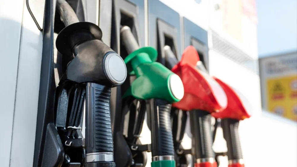 Benzine indirim geliyor: 2 lira, 2 kuruş