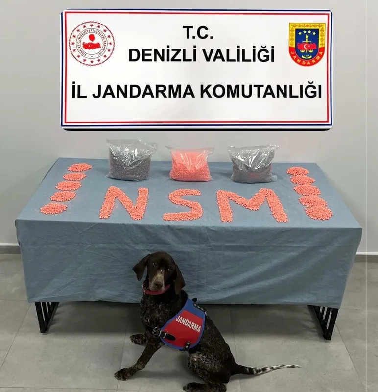 Jandarma KOM’un başarılı operasyonunda 28 bin adet uyuşturucu hap ele geçirildi
