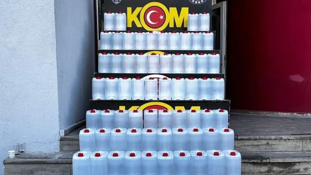 Yılbaşı öncesi sahte alkol operasyonları: Binlerce litre sahte ve kaçak alkol ele geçirildi
