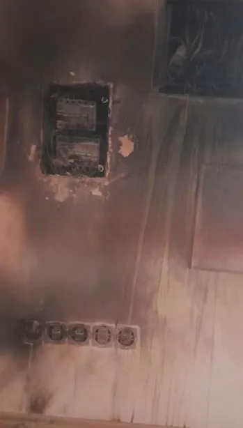 Yıldırım düşen camide başlayan yangın ucuz atlatıldı
