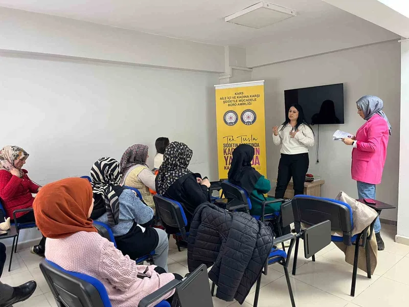 Kars’ta kadınlara KADES uygulaması tanıtıldı
