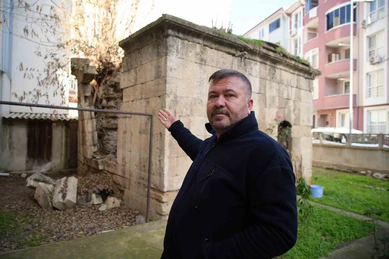 Edirne’de tarihi türbe restore edilmeyi bekliyor
