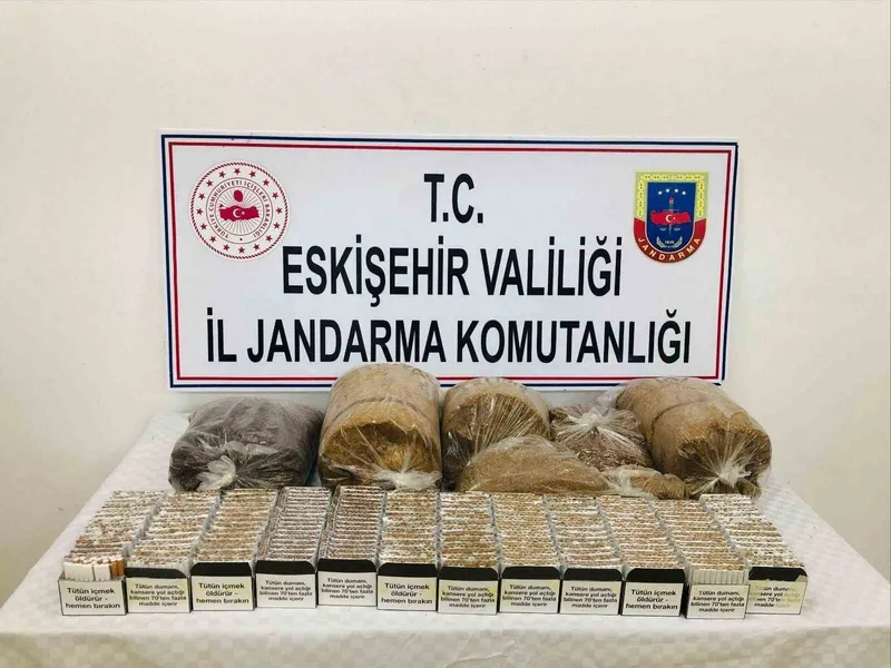 Kaçak tütün ve cep telefonu satmak isteyen şahısları jandarma yakaladı
