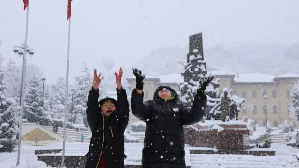 15 ilde eğitime kar engeli: Okullar tatil edildi