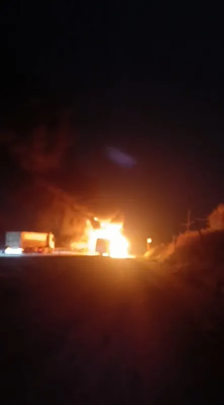 Servis otobüsü alevlere teslim oldu
