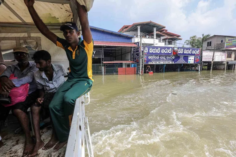 Güney Asya’daki sel ve toprak kaymalarında can kaybı bin 400’ü geçti
