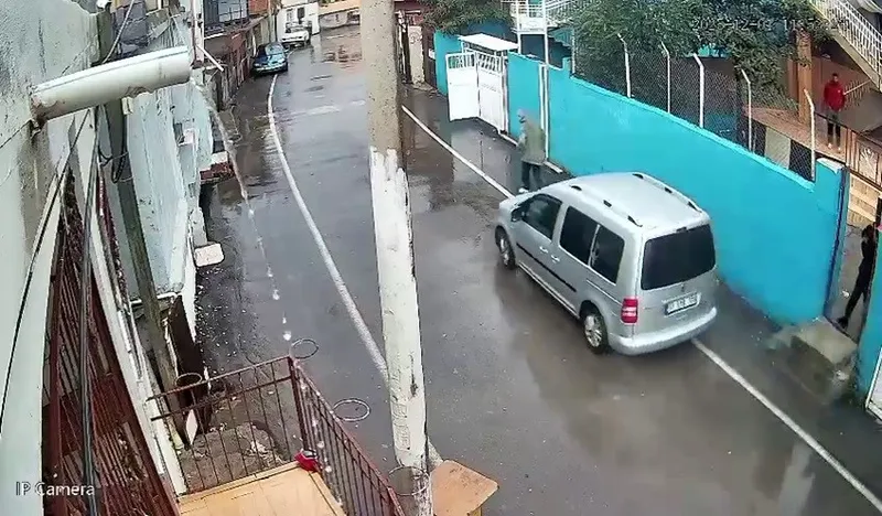 Husumetlisini ezerek öldürmeye çalıştı
