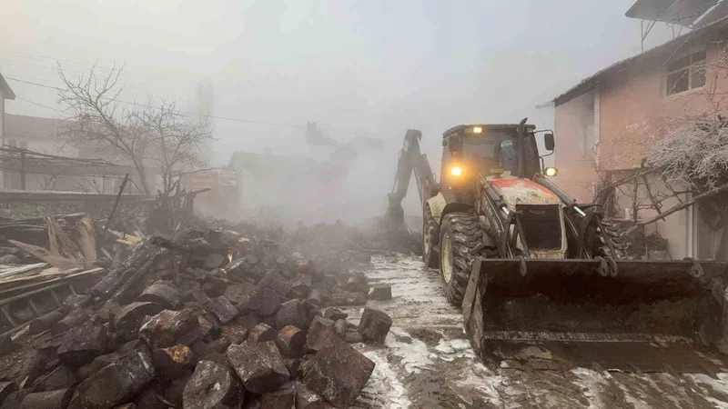 Kış ortasında evsiz kaldılar
