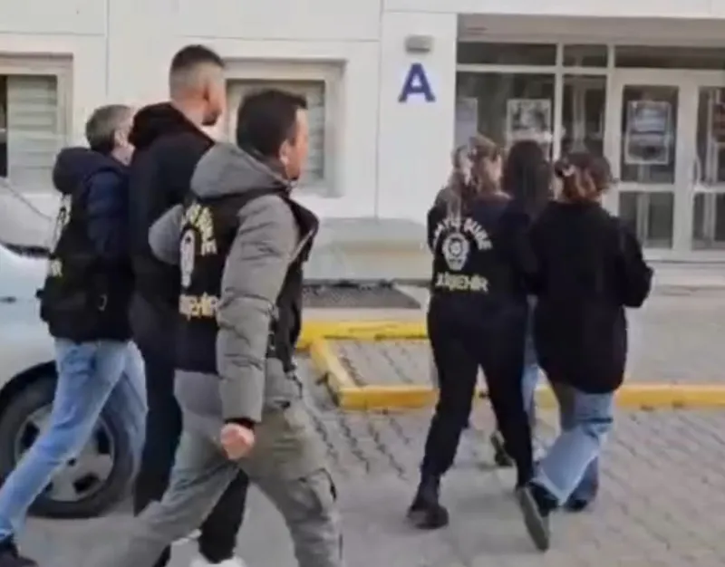 Evden 15 gram altın çalan 3 şüpheli yakalandı
