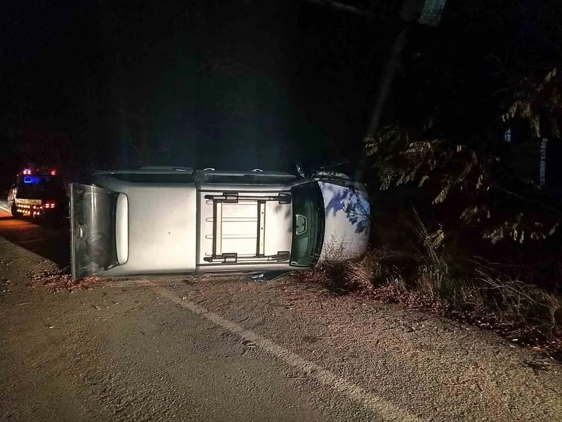 Kontrolden çıkan pikap PTS direğine çarptı
