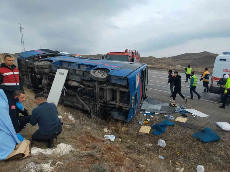 Cezaevi nakil aracı devrildi, aralarında mahkûmların da bulunduğu 5 kişi yaralandı
