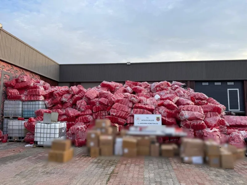 Antalya’da kaçak alkol operasyonu: 52 bin litre etil alkol ele geçirildi
