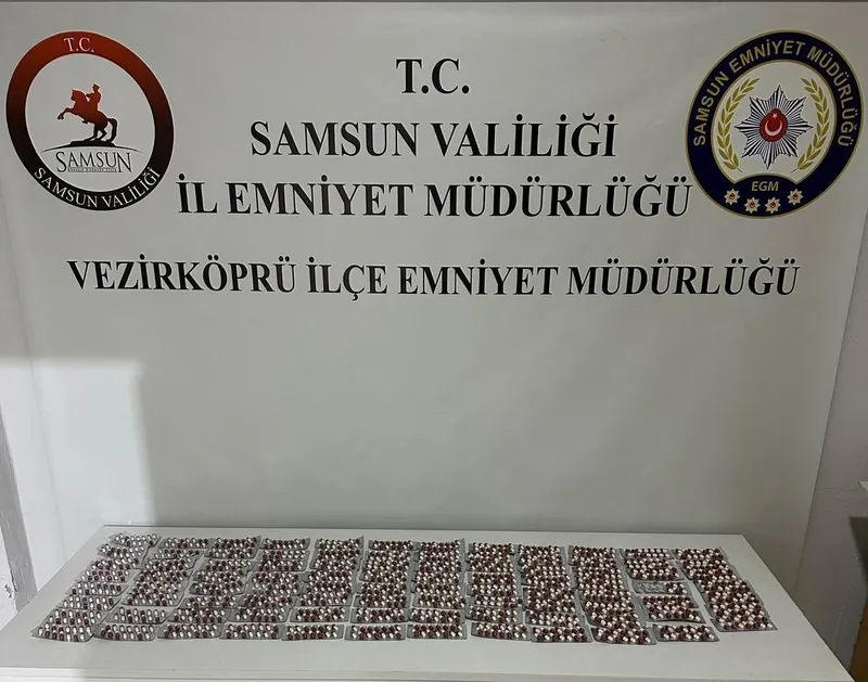 Vezirköprü’de araçta bin 308 adet uyuşturucu hap ele geçirildi
