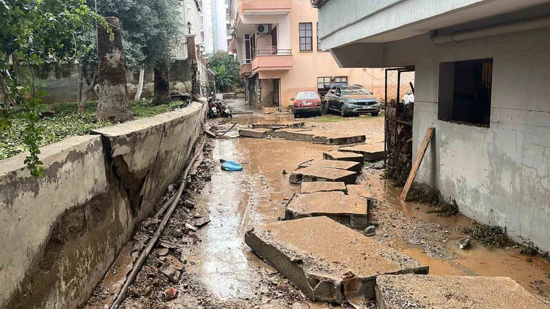 15 dakikalık yağmur Alanya’yı felç etti zararın boyutu ertesi gün ortaya çıktı
