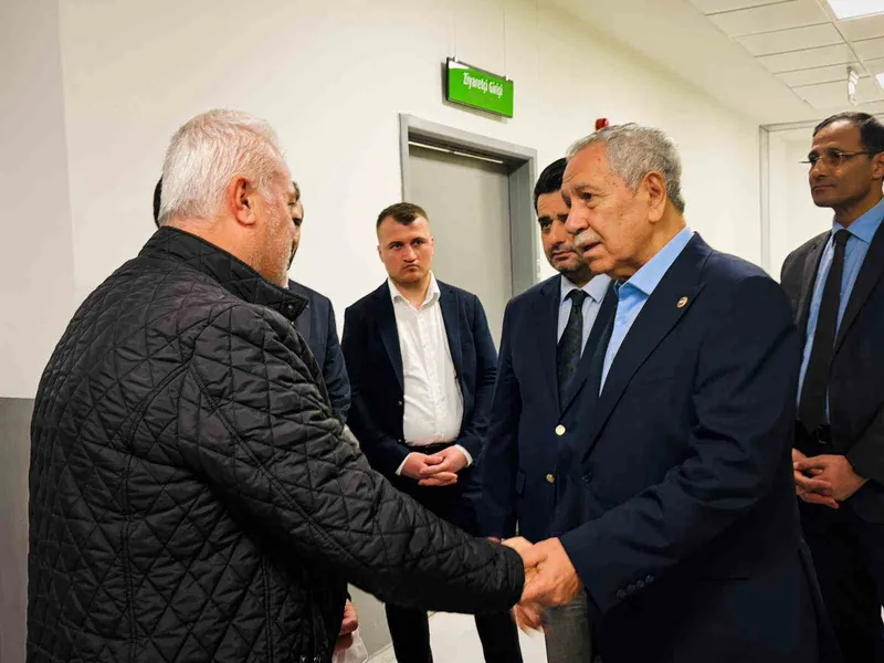 Bülent Arınç’tan Başkan Durbay’a yoğun bakımda ziyaret
