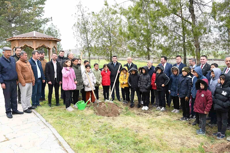 Yunus Emre’nin yolu, çocukların umudunda sürüyor
