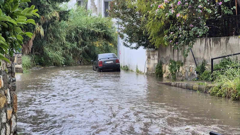 Bodrum’da sağanak yağış etkili oluyor
