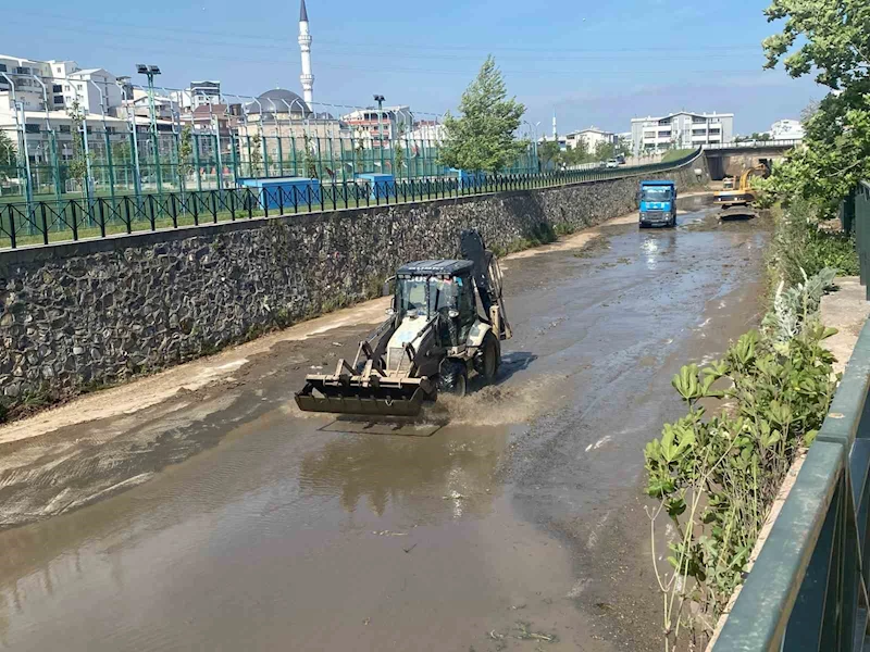 Büyükşehir’den Mandıras Deresi’nde yaz temizliği
