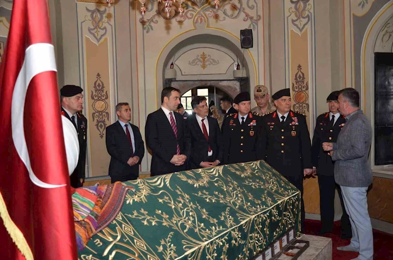 Jandarma Genel Komutanı Orgeneral Ali Çardakçı, Ertuğrul Gazi Türbesi’nde dua etti
