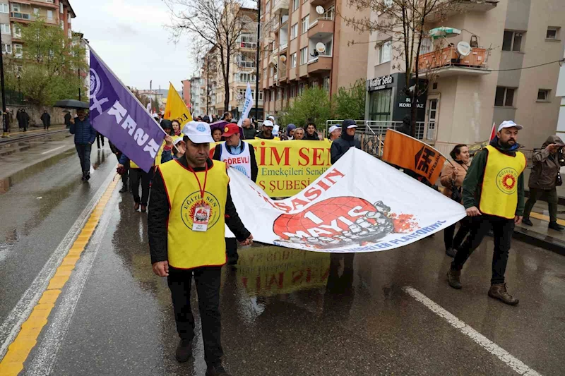 Bölücü slogan iddiası gerginliğe neden oldu

