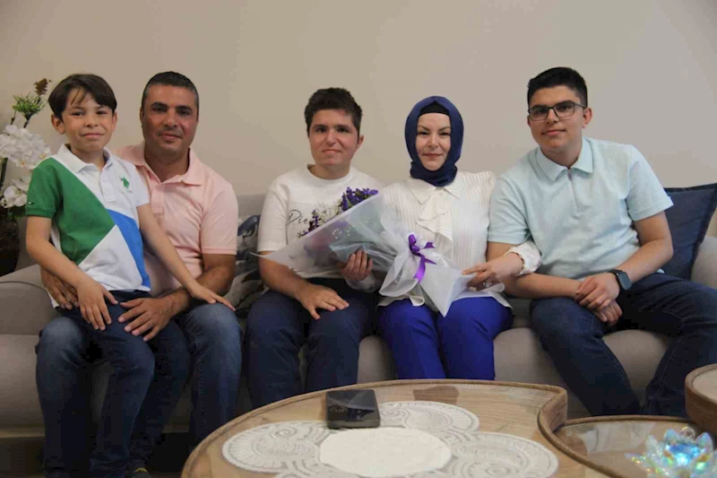 Çocuklarına en iyi şekilde bakıyor, başarılı bir avukat olmak istiyor
