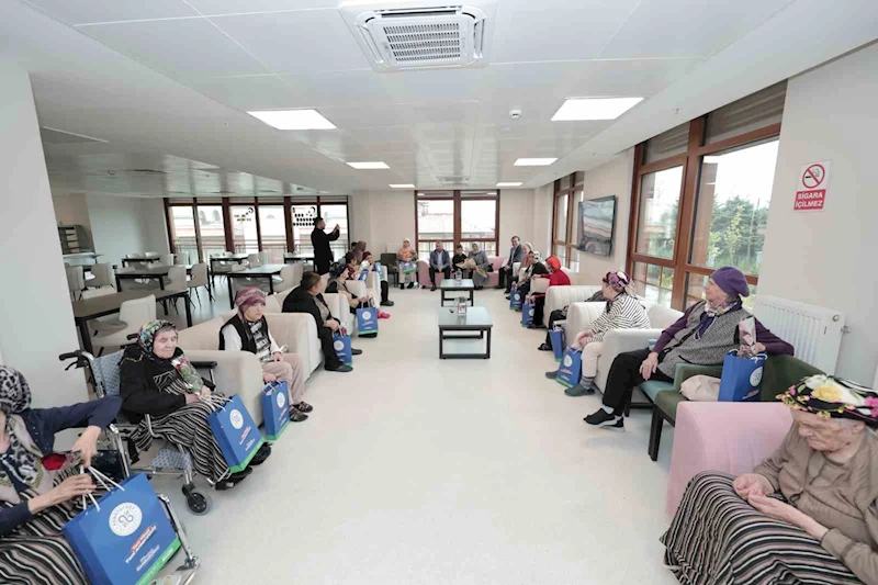 Darülaceze’de Anneler Günü sürprizi: Duygu dolu anlar yaşandı

