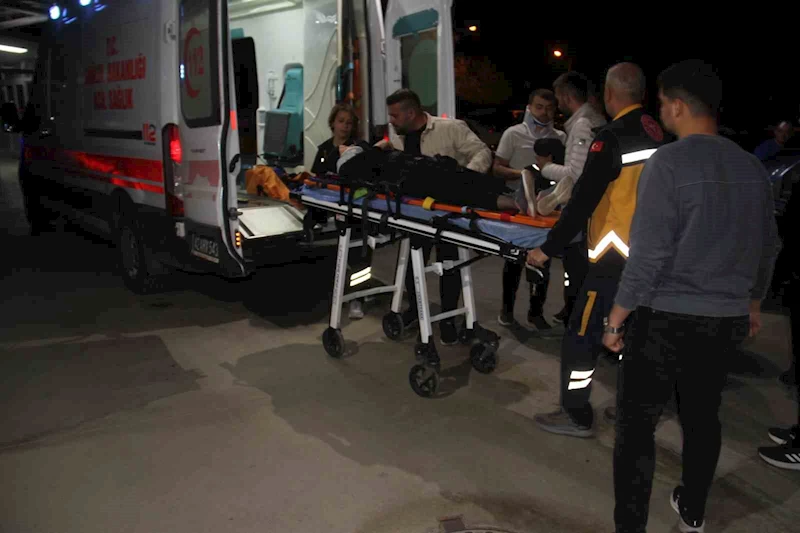 Yayalara çarpan motosikletli kaçtı: 3 yaralı
