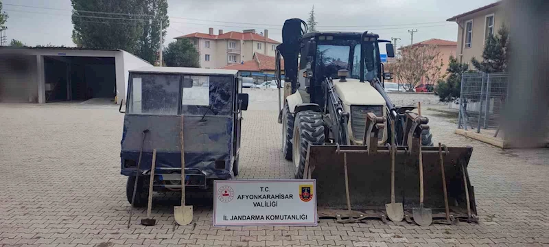 Kepçe ile define arayan şahısları jandarma suçüstü yaptı
