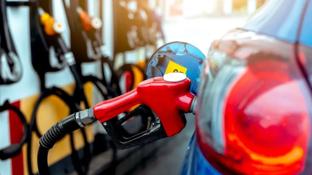 Benzine ve motorine zam geliyor