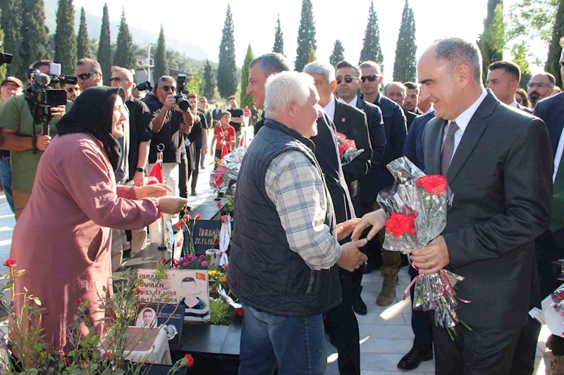 Soma faciasının 11. yılında 301 madenci mezarları başında anıldı
