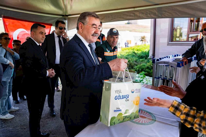Gölbaşı Belediyesi, vatandaşlara 50 bin fide dağıttı
