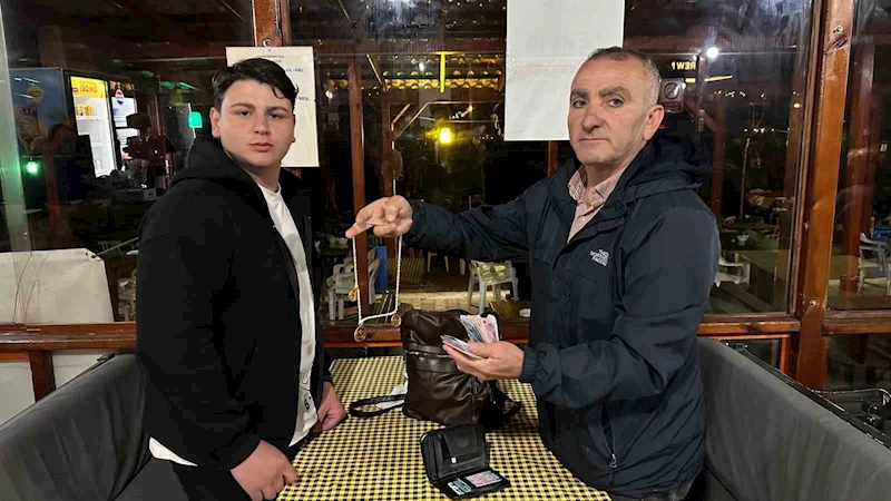Helal olsun bu esnafa...Altın dolu çantayı sahibine teslim etti
