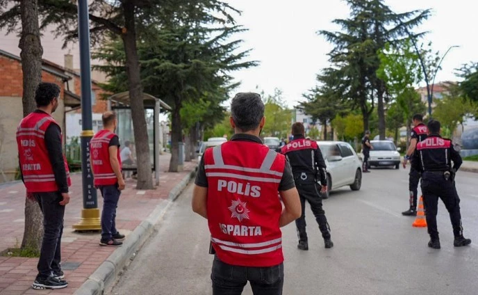 Isparta’da okul çevresi denetimi: 25 araca ceza
