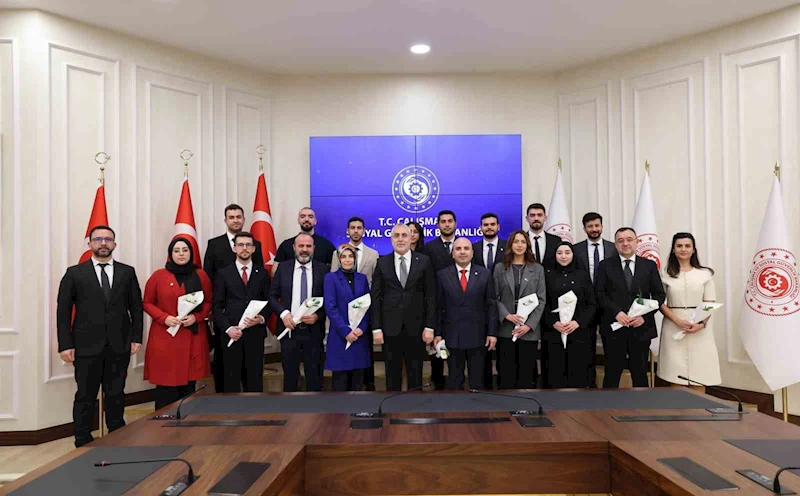 Bakan Işıkhan, eczacılarla bir araya geldi
