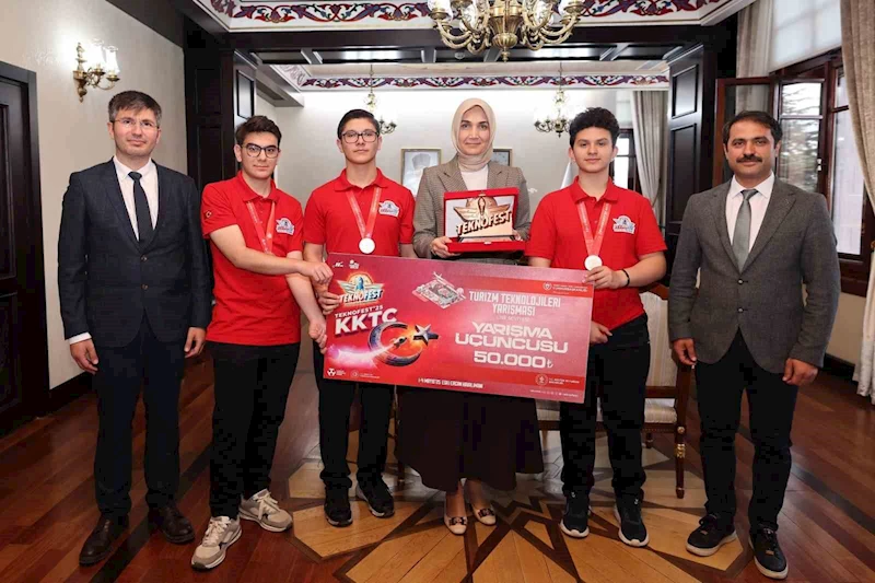 Vali Yiğitbaşı, TEKNOFEST KKTC 2025’te dereceye giren HasCode Takımı’nı kabul etti
