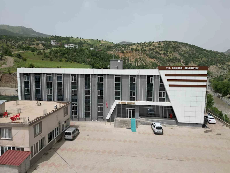 Şenoba belde belediyesi toprak yolları kilitli parke taşları ile döşüyor
