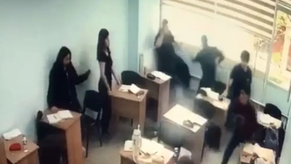 Kurs merkezinde dehşet anları: Bıçakla saldırdı