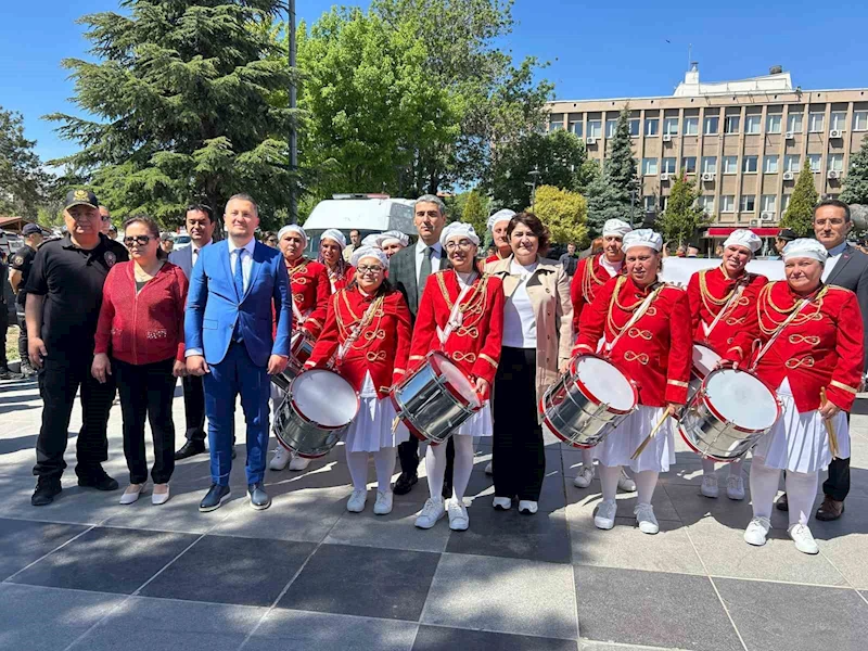 Uşak’ta engellilere farkındalık yürüyüşü gerçekleştirildi
