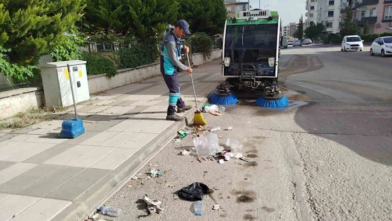 Şahinbey Belediyesi temizlik ekipleri 7/24 görev başında
