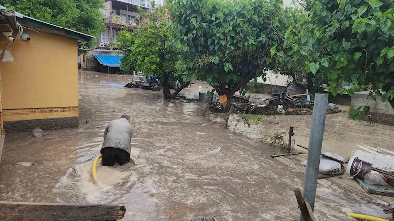 Osmaniye’de sağanak hayatı felç etti
