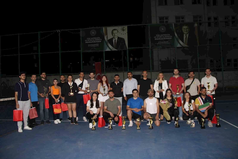 Cizre’de ilk geleneksel kort tenis heyecanı yaşandı
